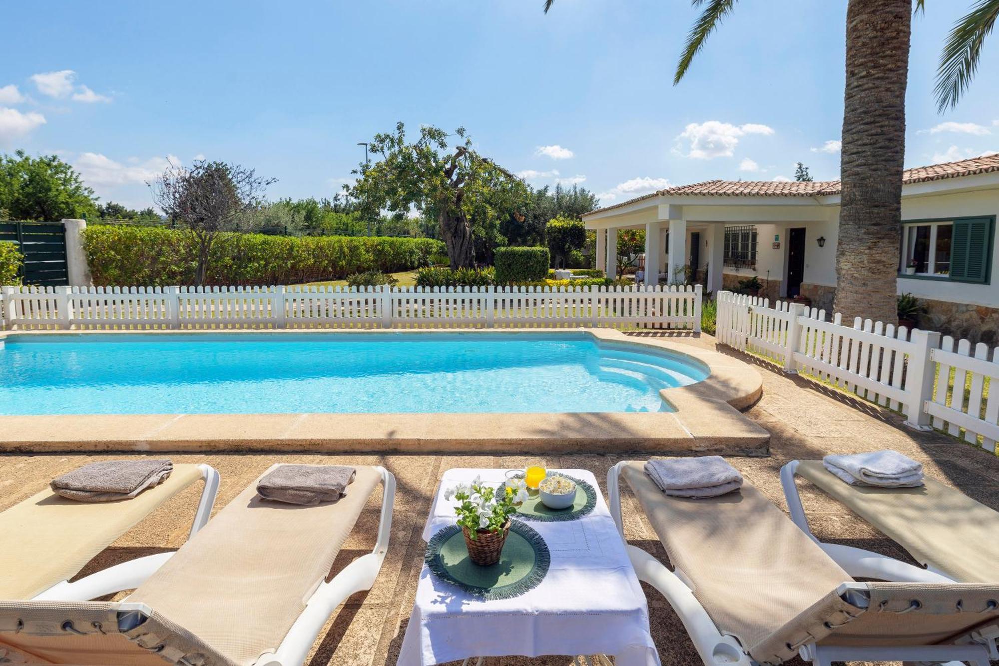 Ideal House For Two Families With Pool And Barbecue Plamanyola 외부 사진